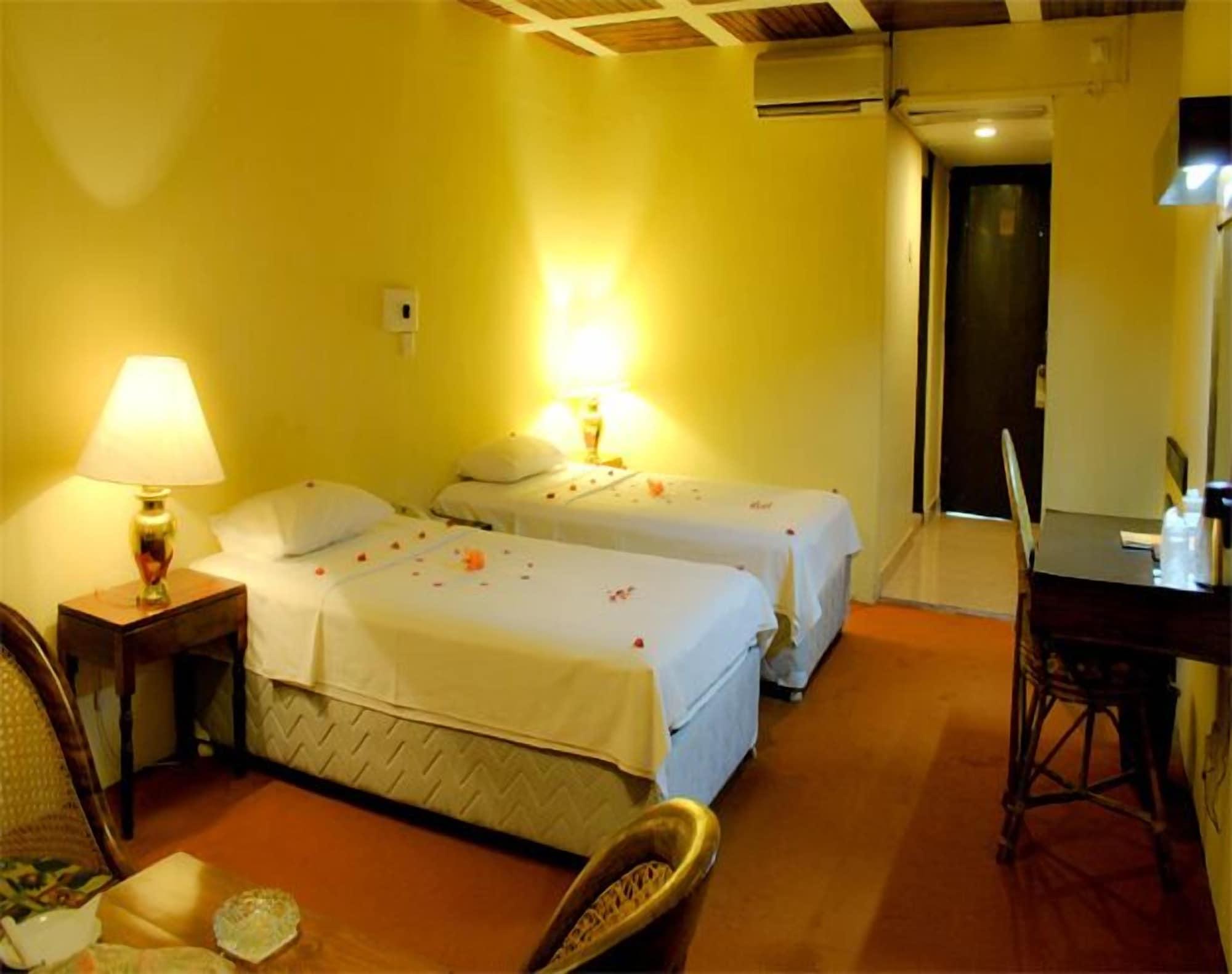 Ratnaloka Tour Inns Ratnapura Eksteriør billede