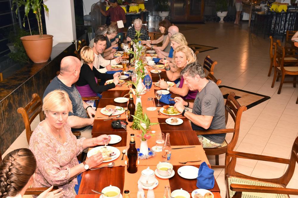 Ratnaloka Tour Inns Ratnapura Eksteriør billede