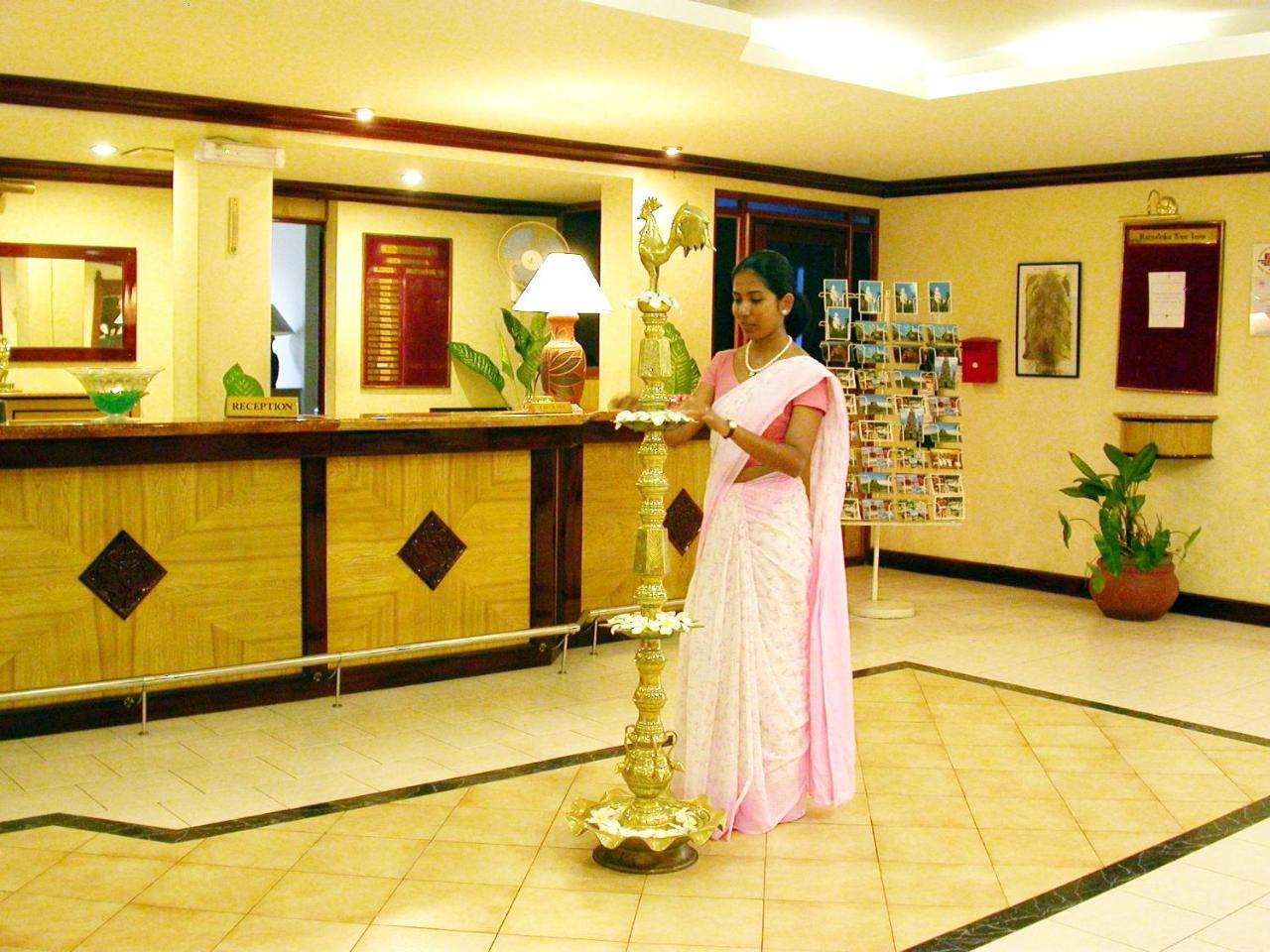 Ratnaloka Tour Inns Ratnapura Eksteriør billede